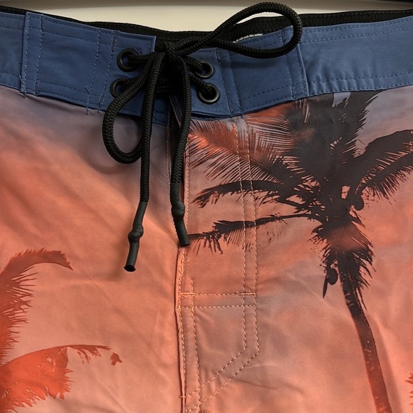Men’s swim trunks - Picture 2 of 5